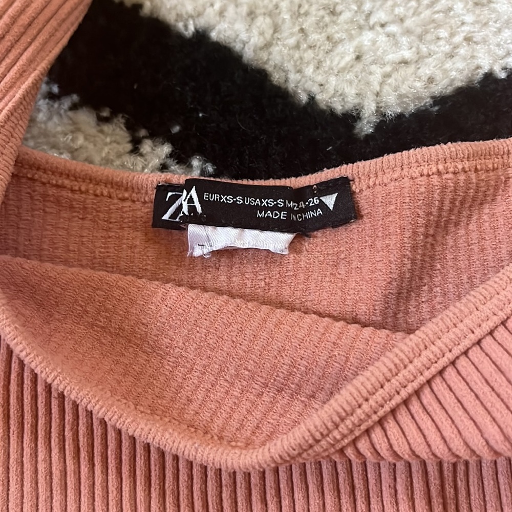 crop top - Picture 2 of 2